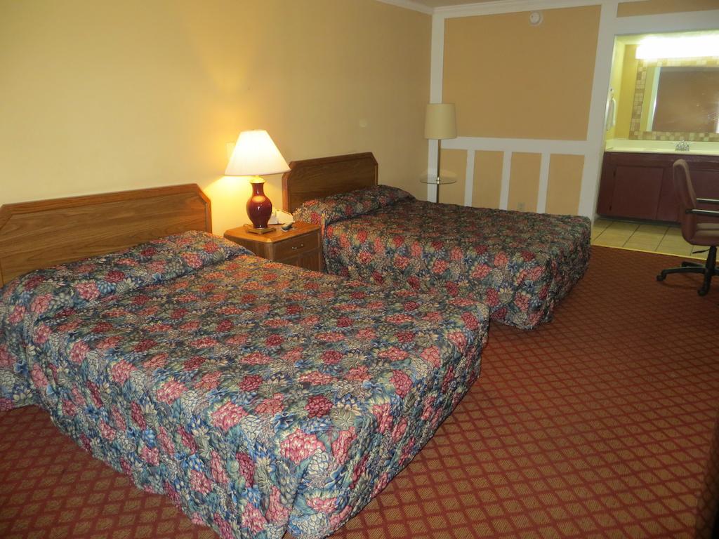 Executive Inn Wichita Room photo